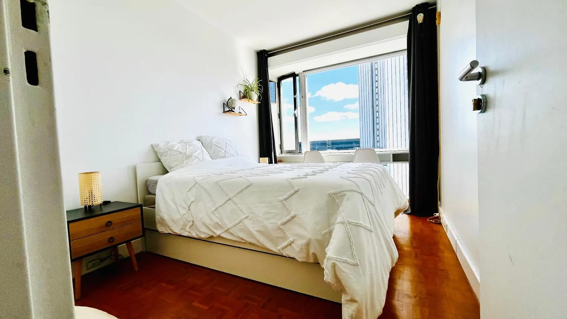 2 Private Bedrooms, Montparnasse Station París 0*,