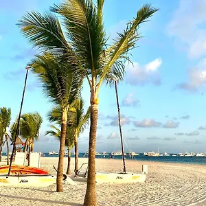 condo-in-paradise-close-to-the-beach-pool-free-parkingwifi.comcaribbean.com/
